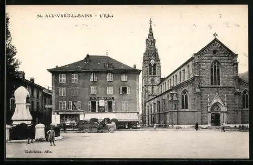 AK Allevard-les-Bains, L`Église et la place avec voiture et piétons