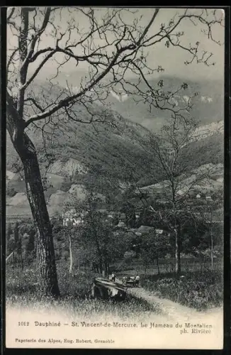 AK St. Vincent-de-Mercuze, Le Hameau du Montalieu avec vue sur les montagnes du Dauphiné