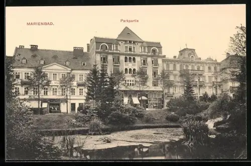 AK Marienbad, Parkpartie mit Hotel