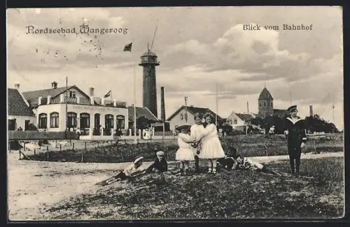 AK Wangerooge, Blick vom Bahnhof auf Bahnhofs-Hotel und Leuchtturm