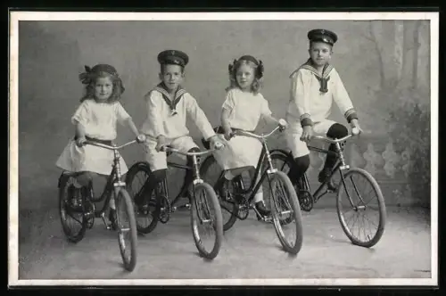 AK Leipzig-Gohlis, Fahrräder-Nähmaschinen Adalbert Poethke, Kinder auf Fahrrädern