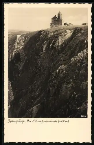 AK Schneegrubenbaude /Riesengebirge, Blick zur Berghütte