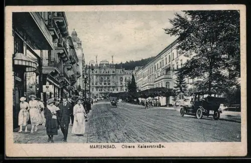 AK Marienbad, Obere Kaiserstrasse mit zahlreichen Passanten