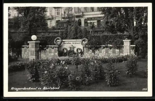 AK Karlsbad, Kriegerdenkmal für die Gefallenen des Weltkrieges 1914-1918