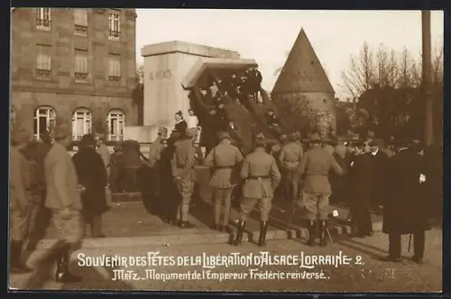 AK Metz, Munument de l`Empereur Frederic renverse, Fetes de la Liberation d`Alsace-Lorraine