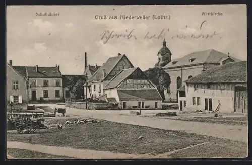 AK Niederweiler /Lothr., Panorama mit Schulhäusern und Pfarrkirche, Strassenpartie