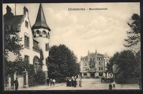 AK Diedenhofen, Maximilianstrasse mit Hotel Terminus, Turmvilla und Strasse