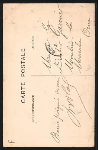 AK Montreuil /Mayenne, Route de Poulay et église au fond