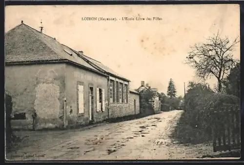 AK Loiron /Mayenne, L`École Libre des Filles et rue adjacente
