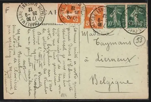 AK Villiers-Charlemagne /Mayenne, La Poste et l`église au fond de la rue principale