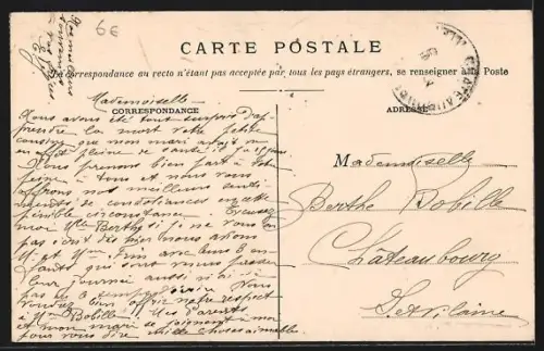 AK Laval /Mayenne, Rue de la Gare avec calèche et passants