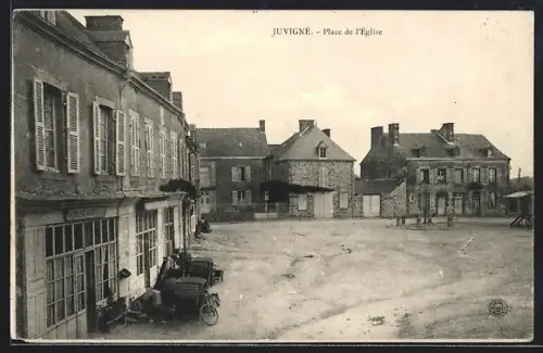 AK Juvigné, Place de l`Église avec bâtiments anciens et bicyclette sur la place
