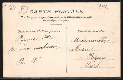 AK Saint-Berthevin, Vue sur le pont et la rue principale avec passants et charrette