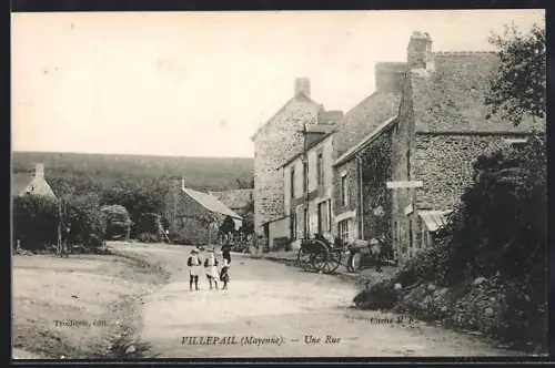 AK Villepail /Mayenne, Une rue