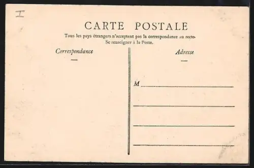 AK Mayenne, Champ de foire avec stands et passants