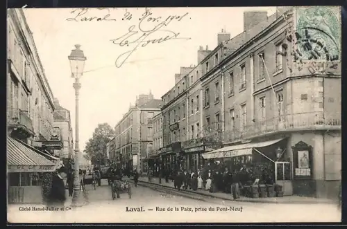AK Laval, Rue de la Paix, prise du Pont-Neuf