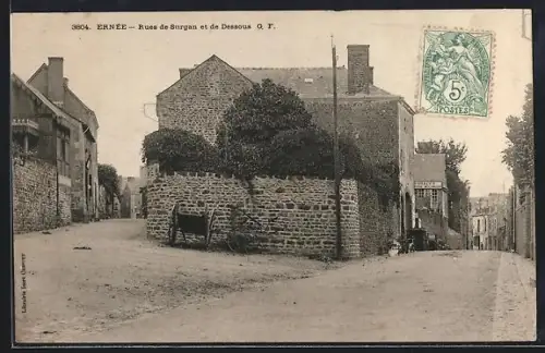AK Ernée, Rues de Surguet et de Dessous, vue d`une rue pavée avec bâtiments en pierre et charrette
