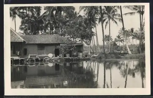 AK Garoet, Wohnhaus am Wasser