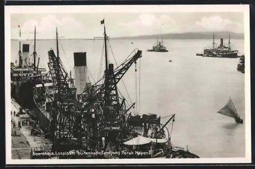 AK Soerabaja, Loosplaats buitenkade Tandjong Perak Hayen