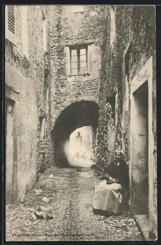 AK Flayosc, Vue dans la rue des Viailles Boucheries
