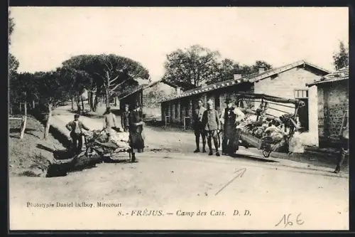 AK Fréjus, Camp des Cais, scène de vie quotidienne dans le camp