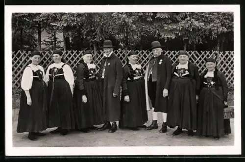AK Schwenningen / Villingen, Männer & Frauen in schwäbischer Tracht