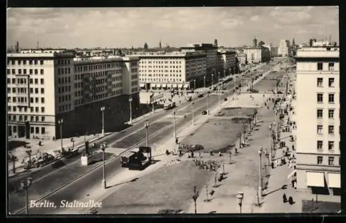 AK Berlin, Stalinallee mit U-Bahnhof