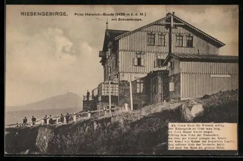 AK Prinz Heinrich-Baude im Riesengebirge, Wanderer blicken zur Schneekoppe