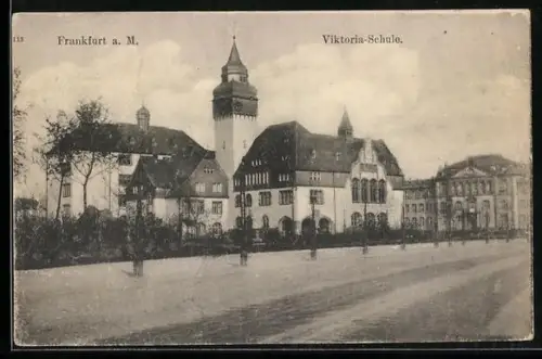 AK Frankfurt-Westend, Sicht auf die Victoriaschule