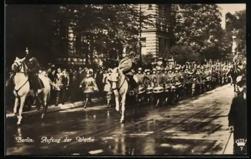 AK Berlin, Aufzug der Wache Militärkapelle, Unter den Linden