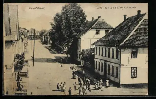 AK Elze in Hannover, Hauptstrasse mit Ortsansässigen aus der Vogelschau