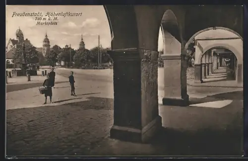 AK Freudenstadt, Marktplatz von den Arkaden aus