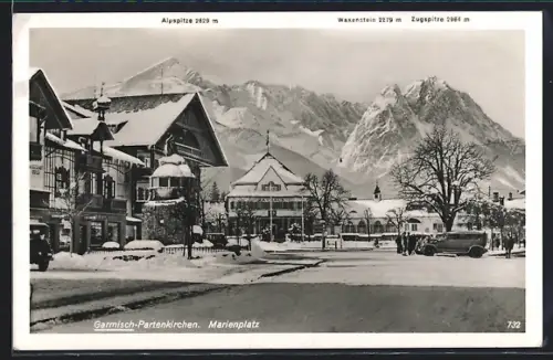 AK Garmisch-Partenkirchen, Marienplatz, Winteransicht, Alpenpanorama