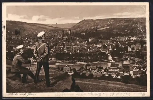 AK Jena i. Thür., Blick auf Stadtpanorama mit zwei uniformierten Männern