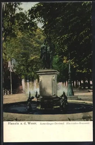 AK Hameln a. d. Weser, Rattenfänger-Denkmal, Gertruden-Brunnen