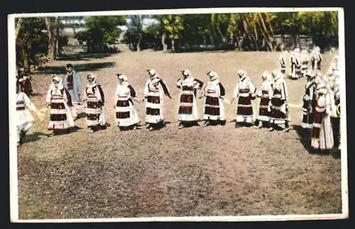 AK Skopje, Frauen in Tracht beim Kreistanz
