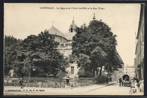 AK Lunéville, Le Square de l`Hotel de Ville et la Rue Thiers