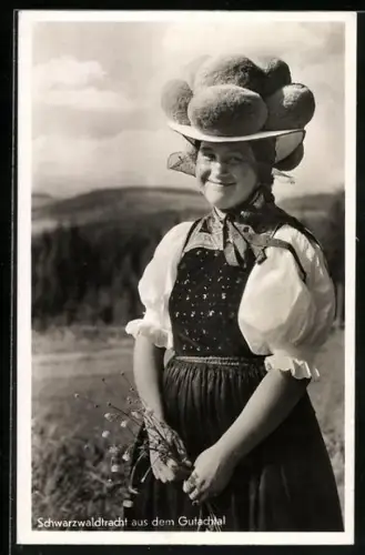 AK Dame in Schwarzwälder Tracht aus dem Gutachtal