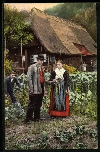 AK Mann und Frau in Schwarzwälder Tracht in einem Gemüsebeet