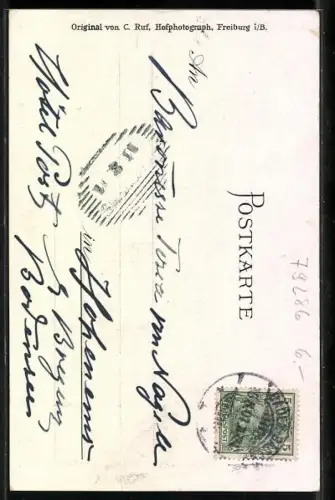 AK Familie in Schwarzwälder Tracht um einen Tisch