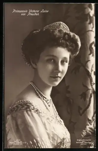 AK Prinzessin Victoria Louise von Preussen, Portrait mit Perlenketten