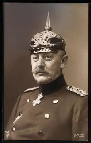 AK Portrait Generalstabschef v. Moltke in Uniform mit Pickelhaube
