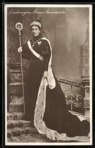 AK Erzherzogin Maria Annunziata in feierlicher Robe