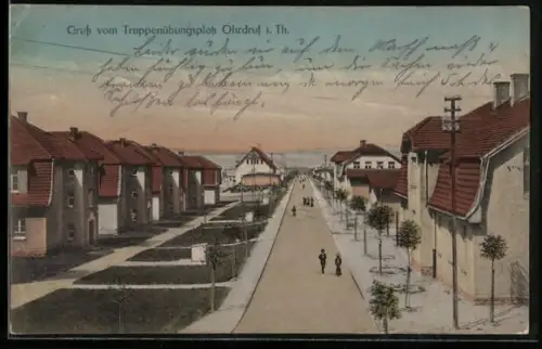 AK Ohrdruf i. Th., Strassenpartie mit Wohnhäusern, Truppenübungsplatz