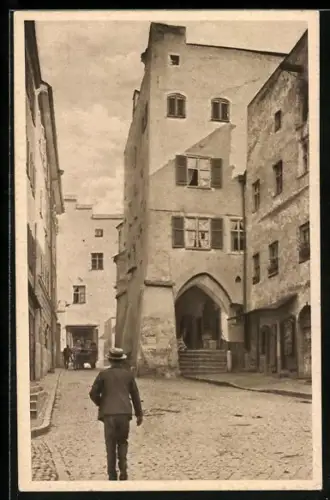 AK Wasserburg a. Inn, Altstadtgasse mit Torbogen