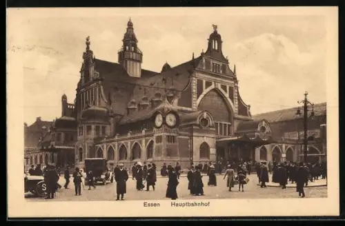 AK Essen, Hauptbahnhof mit Passanten