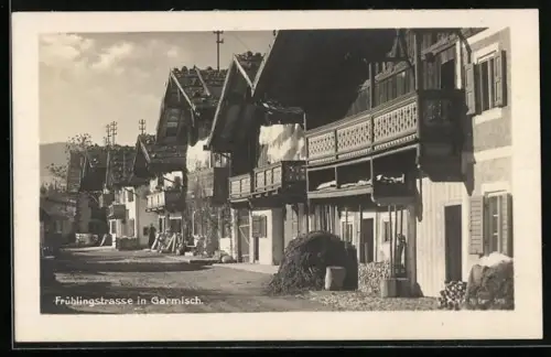 AK Garmisch, Frühlingstrasse mit Wohnhäusern