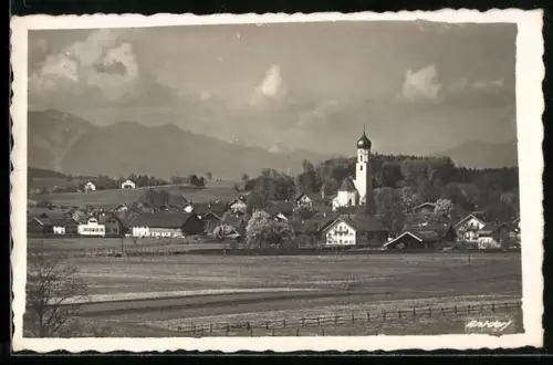 Foto-AK Antdorf, Ortsansicht mit Kirche und Alpenpanorama
