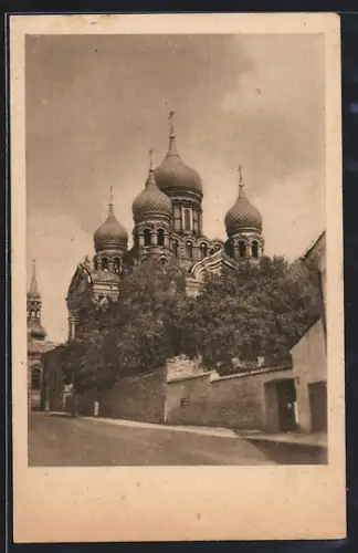 AK Reval, Strassenpartie mit Kirche und Zwiebeltürmen