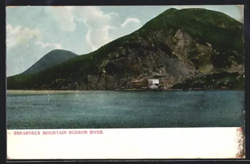 AK Breakneck Mountain, NY, View of the mountain on Hudson River